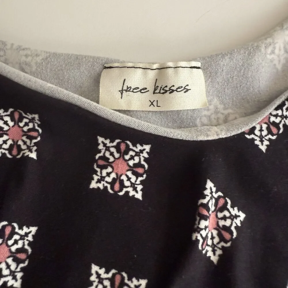 Free Kisses Floral Sleeveless Round Neck Stretch Blouse Size XL‎ - Picture 4 of 9